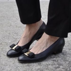 Salvatore Ferragamo Navy 4AAAA Vera Bow Pu…